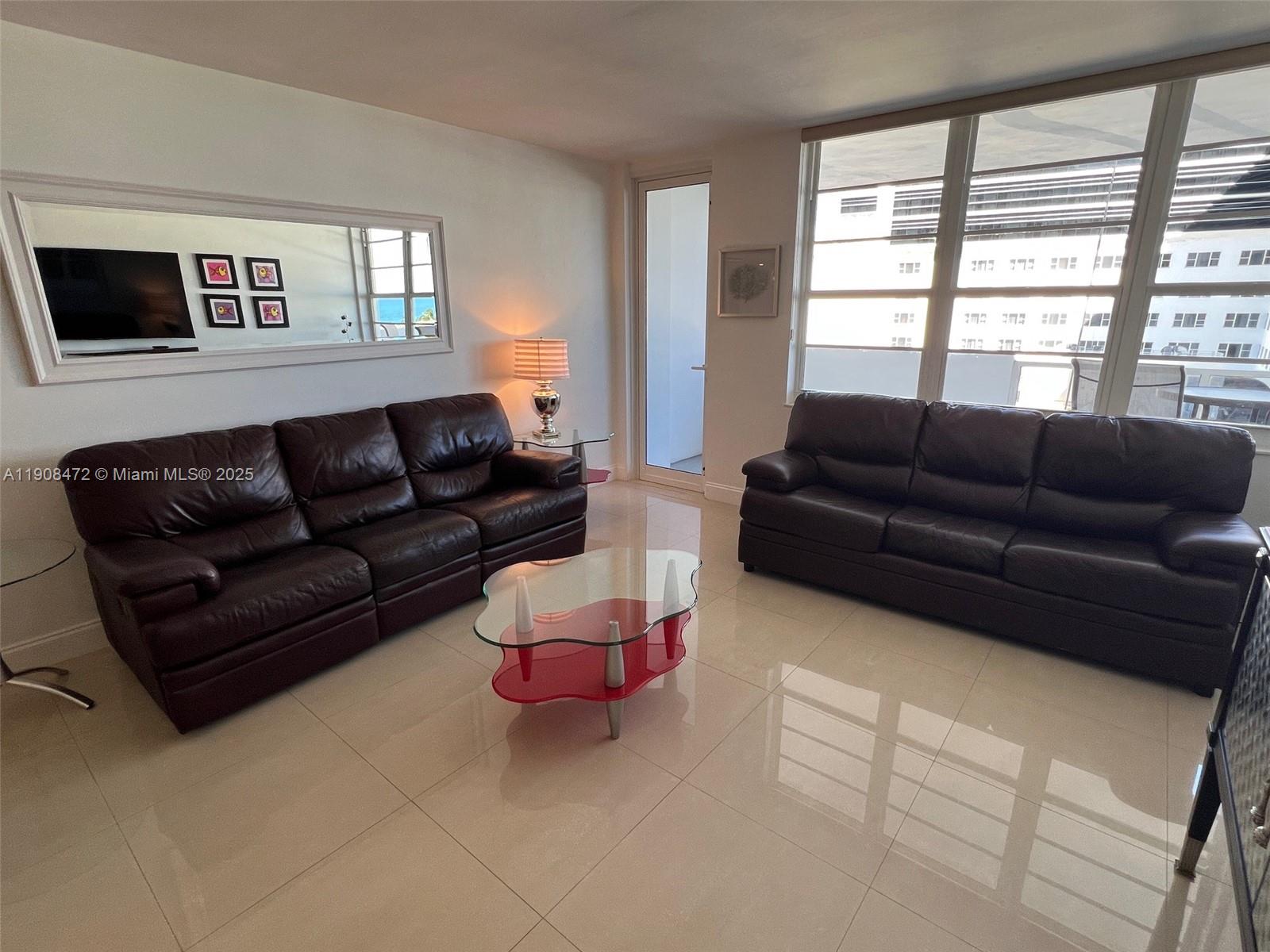 THE DECOPLAGE CONDO - Residential