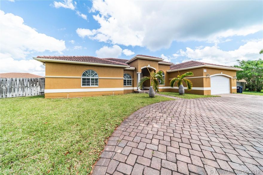 Come fall in love with this oversized beautiful estate an make it yours before summertime is here. 
This 5 bedroom, 4 bath, 2 car garage is perfect for a growing family. You will love the high ceilings drenched with natural light from its many large windows. This home features a functional floor plan with an open kitchen, family room, laundry room, & master suite. Ideal location with easy access to major roads and highways. Seldom does a home become available in this community. NO HOA. Call for an appointment to see this beautiful home. Don't miss out.