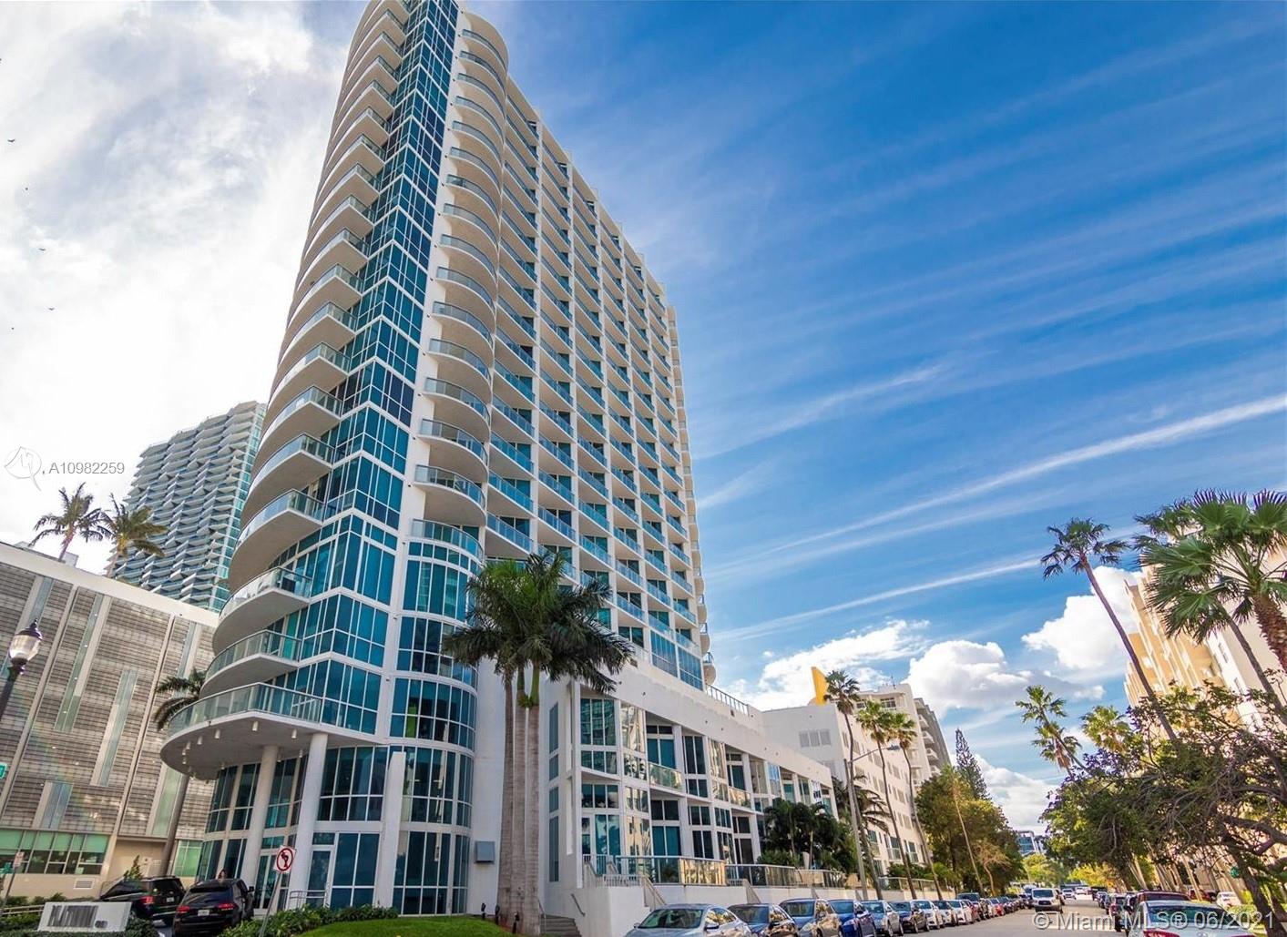 Beautiful 2 bedrooms and 2 full bathrooms, with a great view to the intercoastal -Exclusive to a few units in this building- and a kitchen equipped with stainless steel appliances and granite countertops. Platinum is a boutique building in the unique neighborhood of Edgewater that offers 24 Hrs concierge service; the tastefully decorated lobby, social areas, conference room and party room among others. Located near the Wynwood Area and Design District for an exciting art and shopping experience.