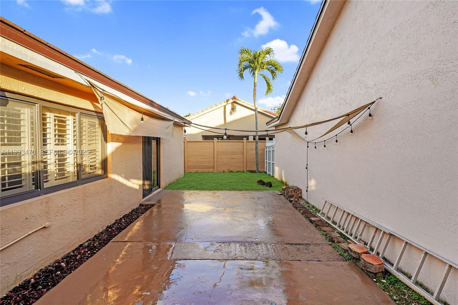 WEST LAKES GARDENS - Residential