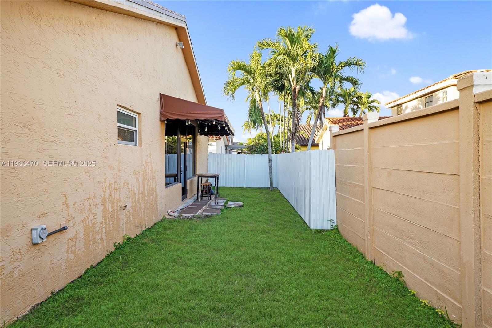 WEST LAKES GARDENS - Residential