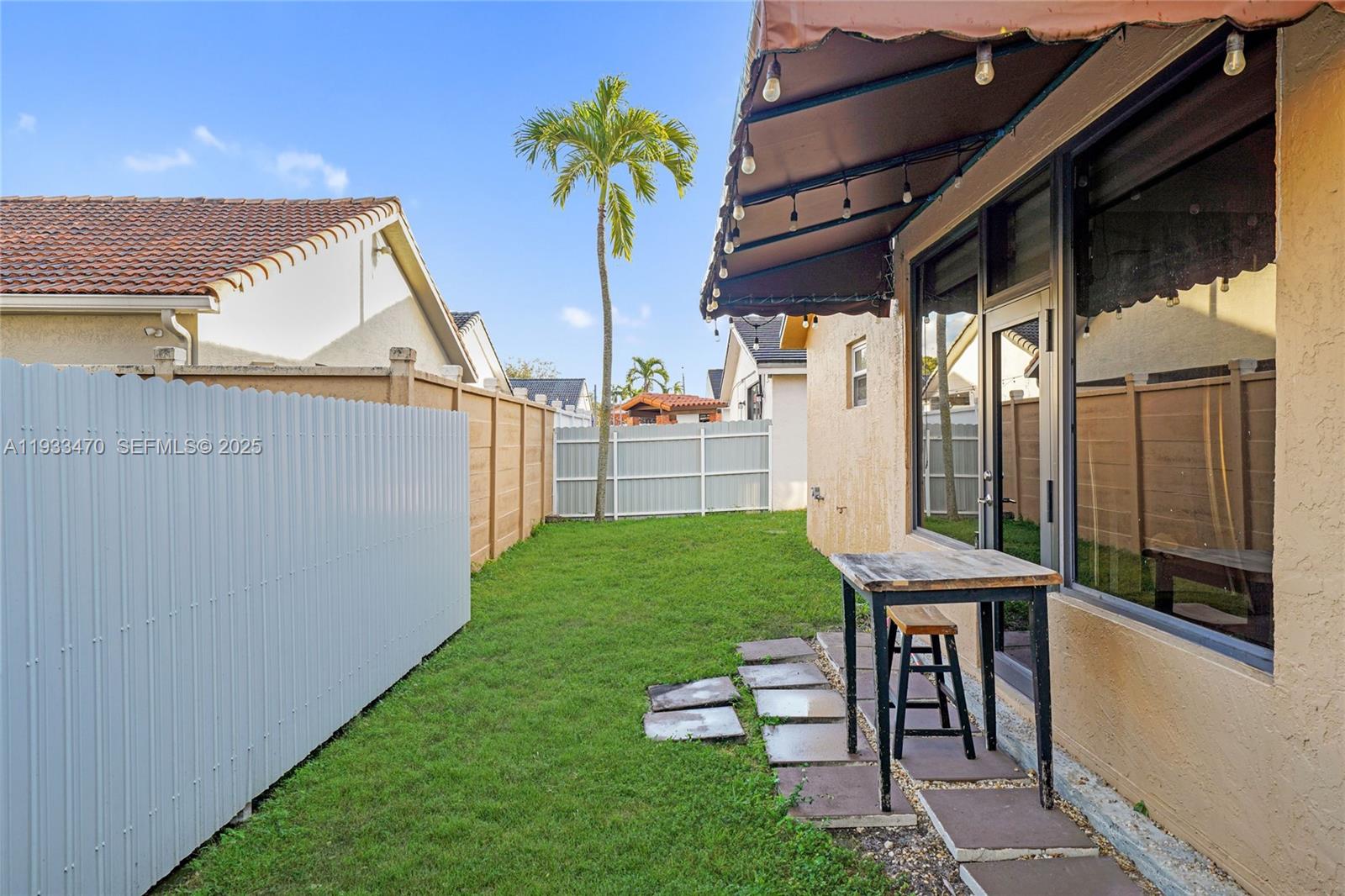 WEST LAKES GARDENS - Residential