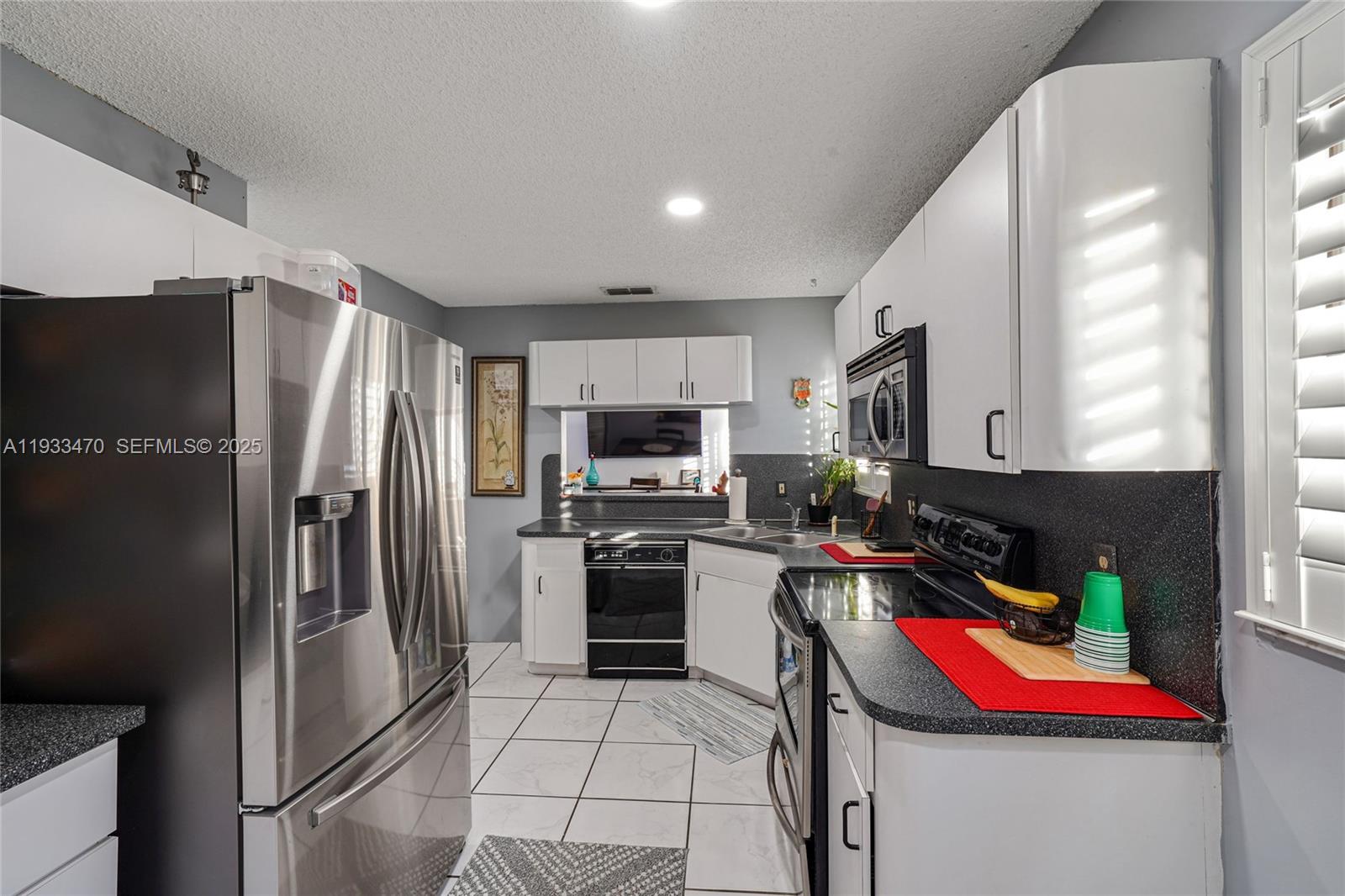 WEST LAKES GARDENS - Residential