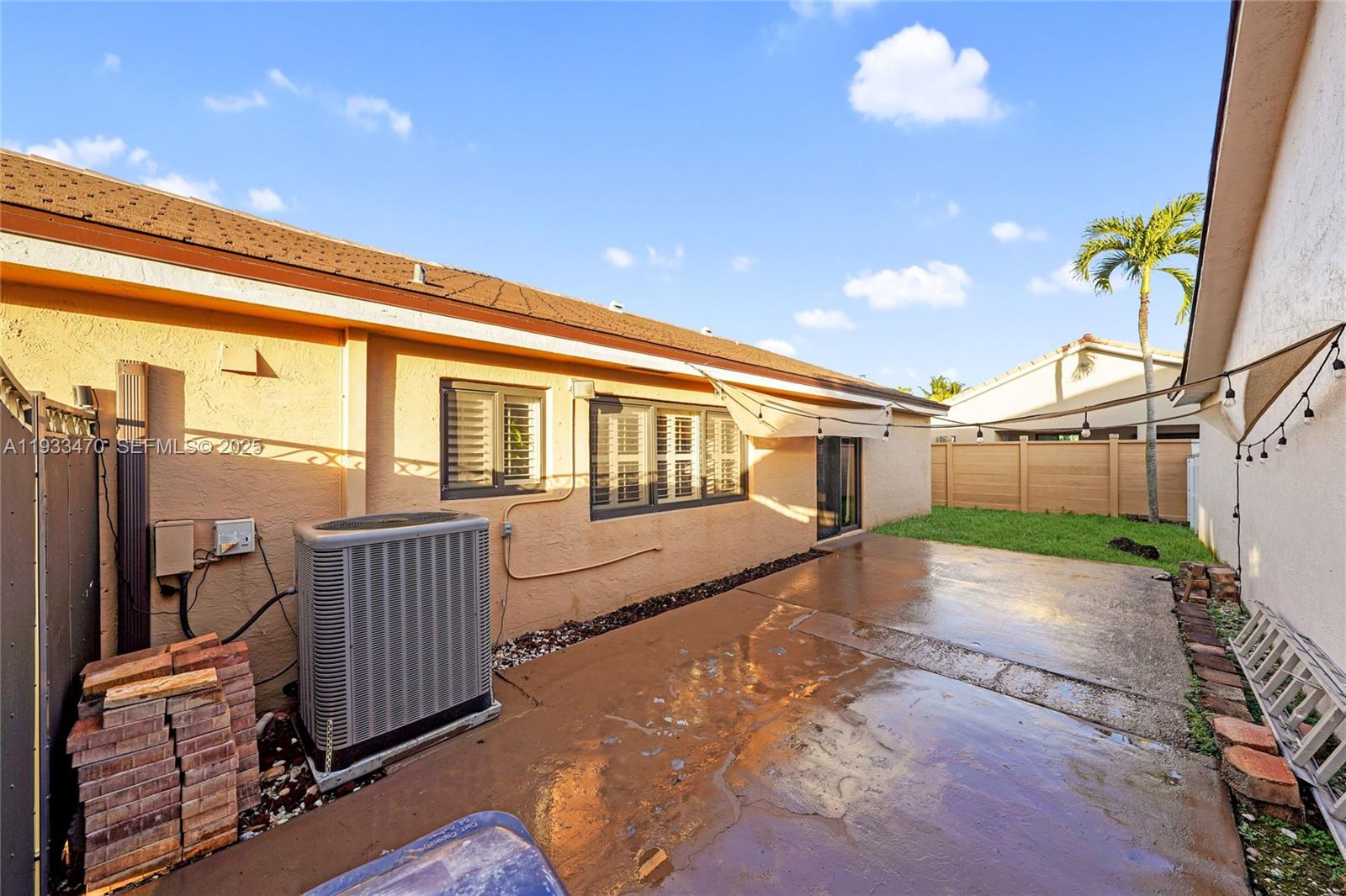 WEST LAKES GARDENS - Residential