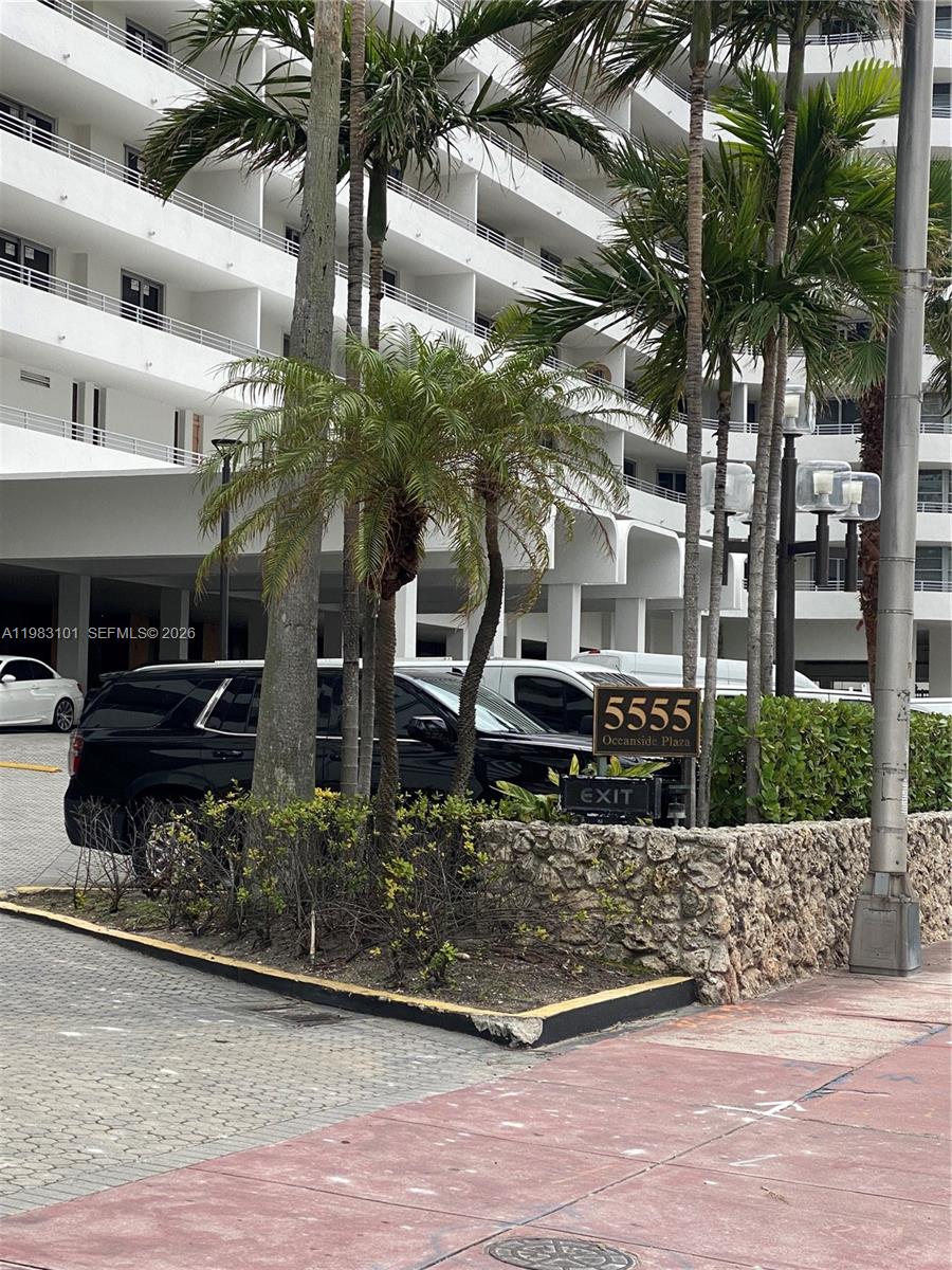 5555 Collins Ave 17A