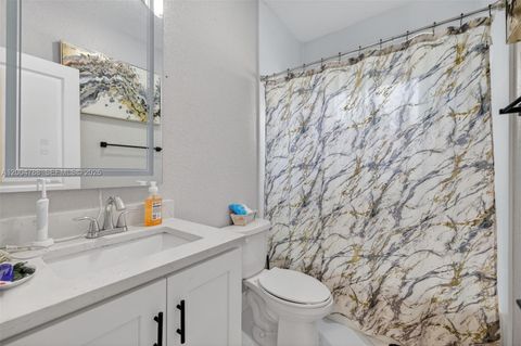 Tiny photo for 375 NW 28th Ave, Fort Lauderdale, FL 33311 (MLS # A12004788)