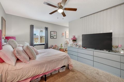 Tiny photo for 375 NW 28th Ave, Fort Lauderdale, FL 33311 (MLS # A12004788)