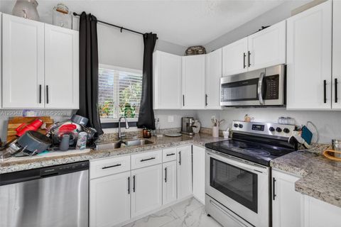 Tiny photo for 375 NW 28th Ave, Fort Lauderdale, FL 33311 (MLS # A12004788)