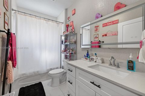 Tiny photo for 375 NW 28th Ave, Fort Lauderdale, FL 33311 (MLS # A12004788)