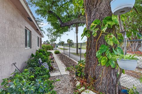 Tiny photo for 375 NW 28th Ave, Fort Lauderdale, FL 33311 (MLS # A12004788)