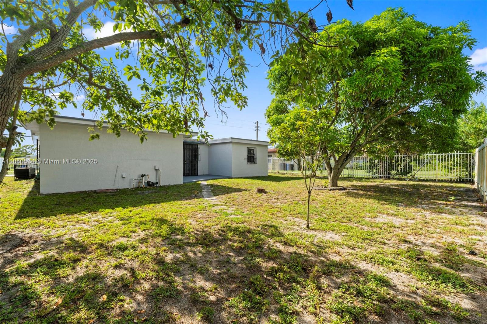 LAUDERDALE MANORS AMD PLA - Residential