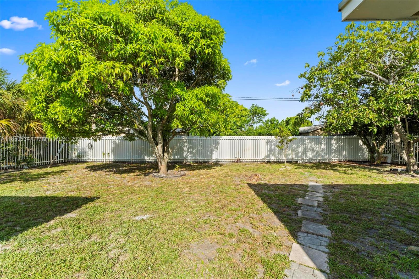 LAUDERDALE MANORS AMD PLA - Residential