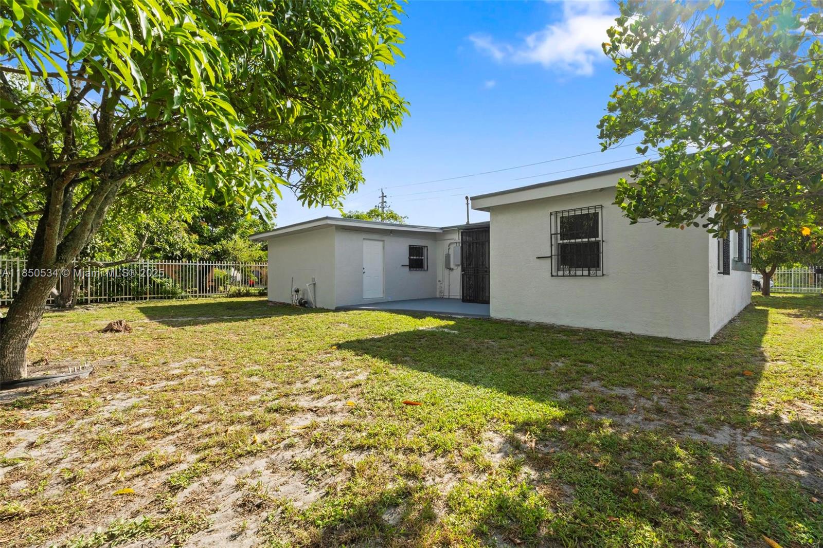 LAUDERDALE MANORS AMD PLA - Residential