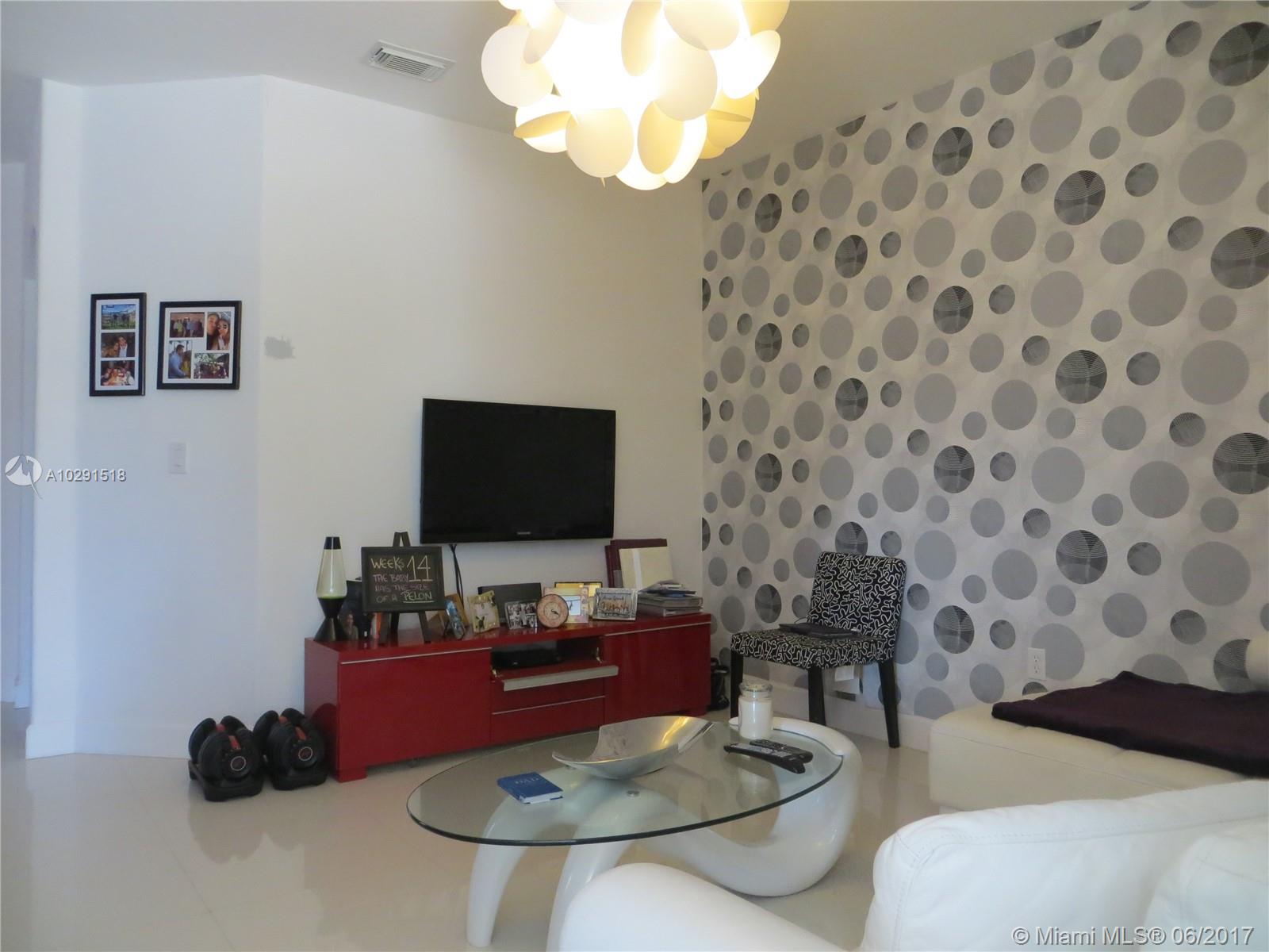 ISLANDS AT DORAL 1ST ADDN - Residential Lease