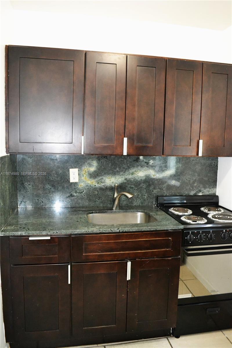 LAWRENCE ESTATE LAND CO - Residential Lease