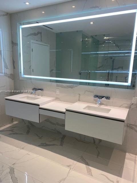 PRIVE CONDO - Residential