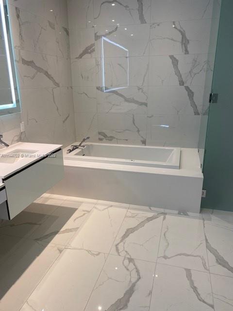 PRIVE CONDO - Residential