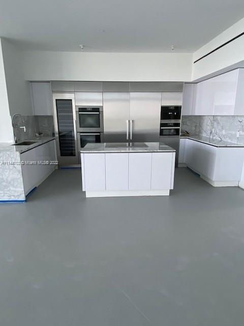 PRIVE CONDO - Residential