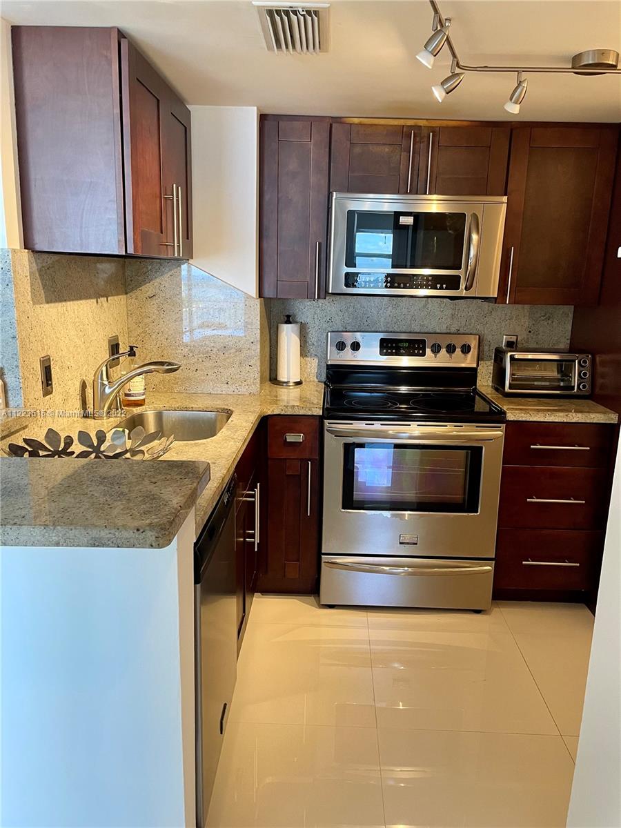 ISOLA CONDO - Residential Lease