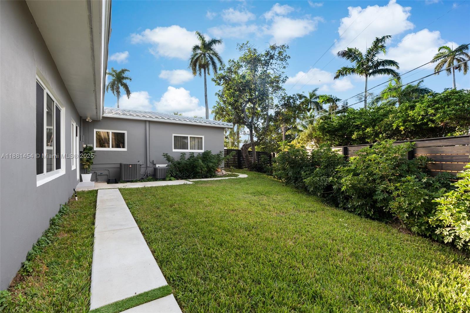 HOLLYWOOD LAKES SECTION - Residential