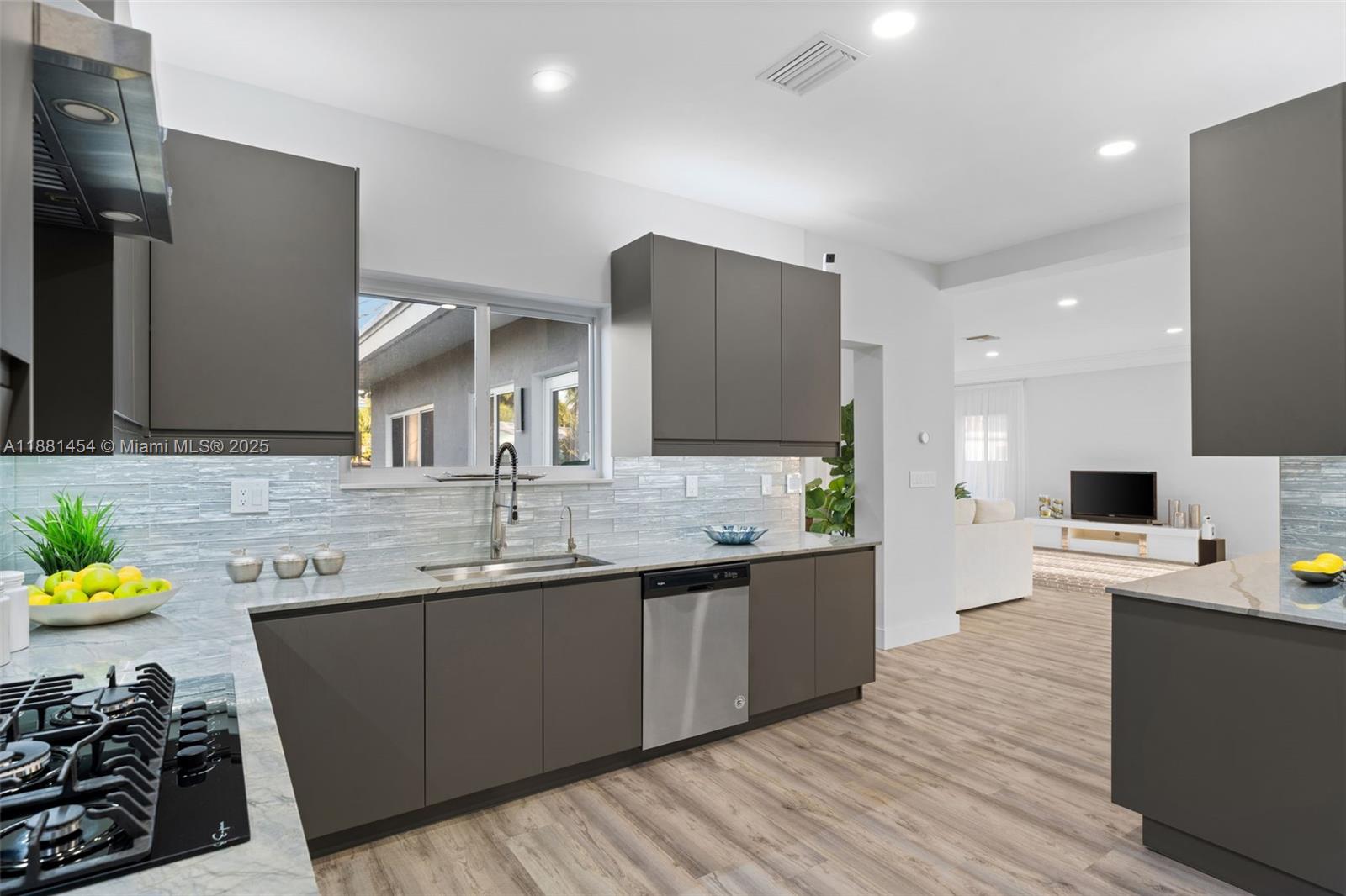 HOLLYWOOD LAKES SECTION - Residential