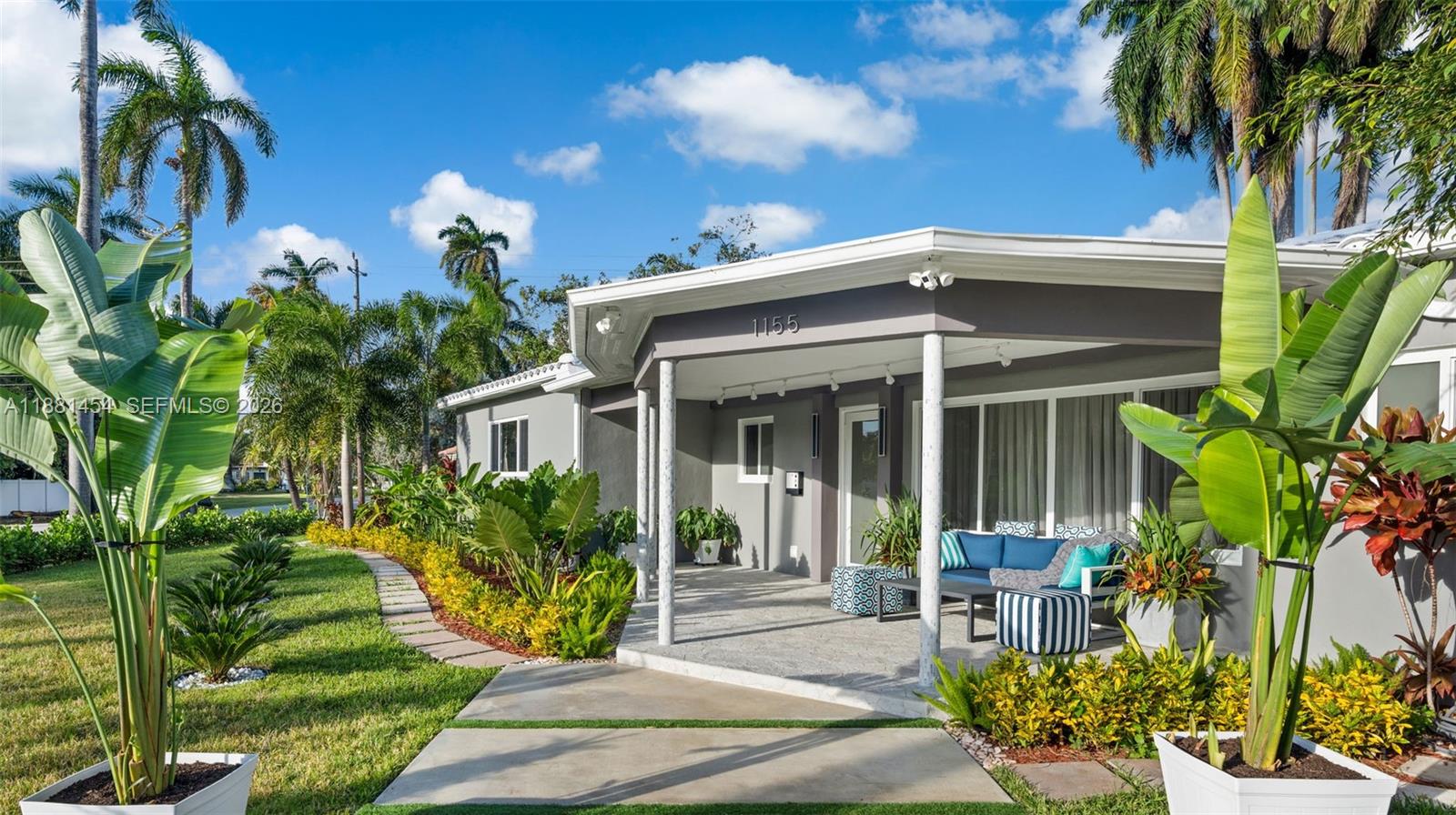 HOLLYWOOD LAKES SECTION - Residential