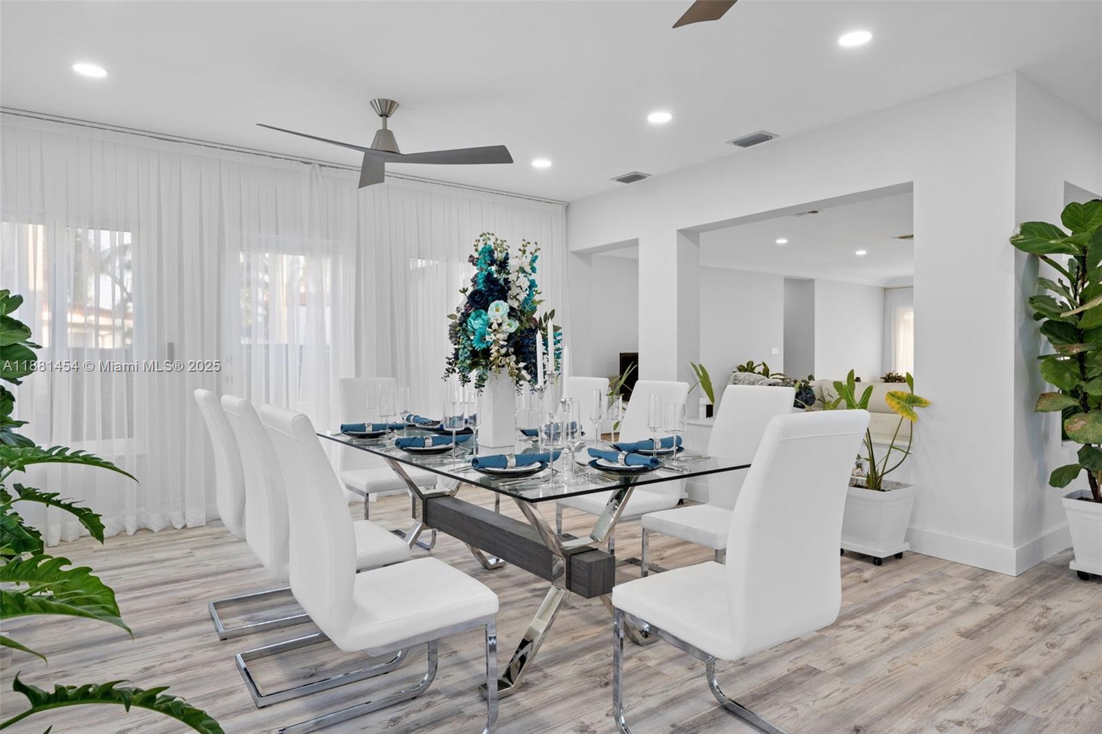 HOLLYWOOD LAKES SECTION - Residential