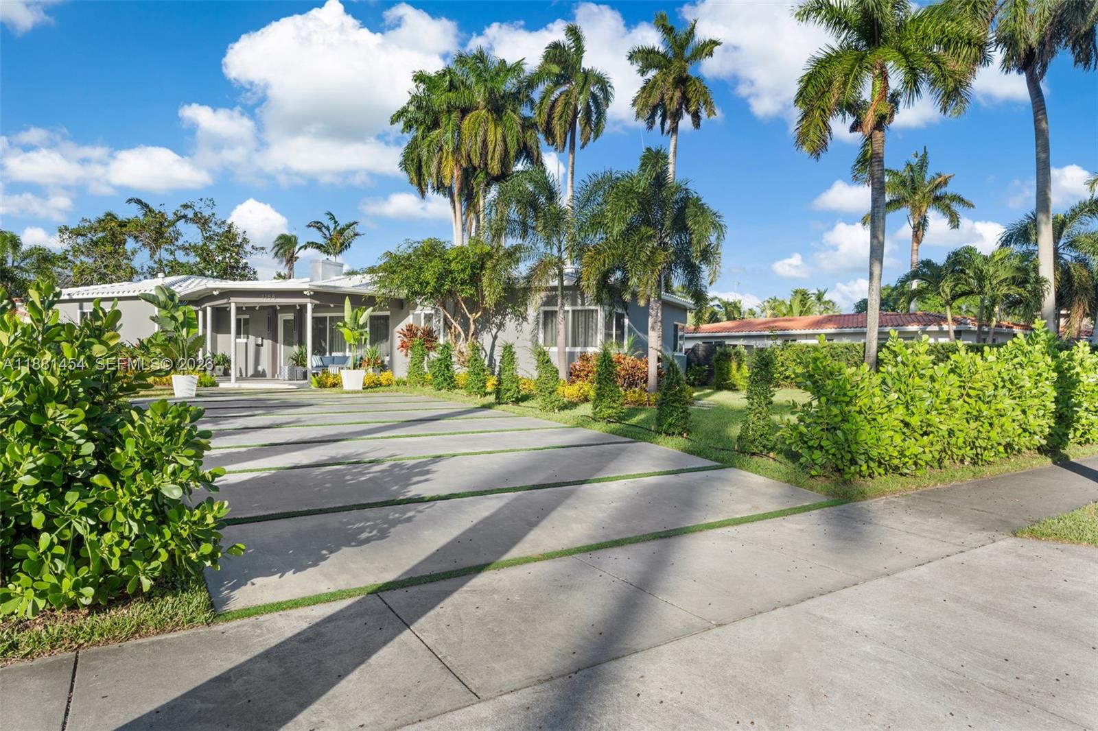 HOLLYWOOD LAKES SECTION - Residential