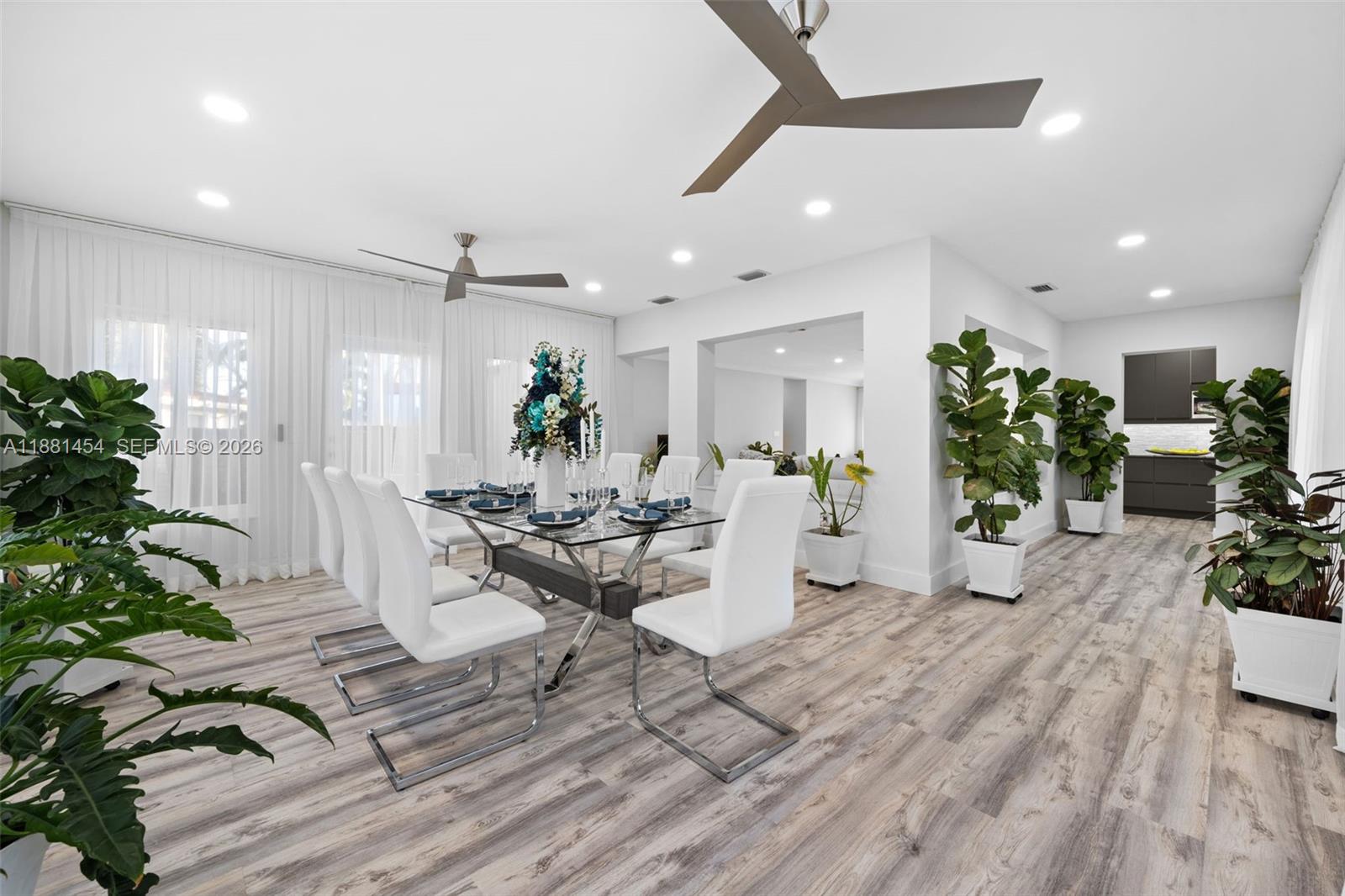 HOLLYWOOD LAKES SECTION - Residential