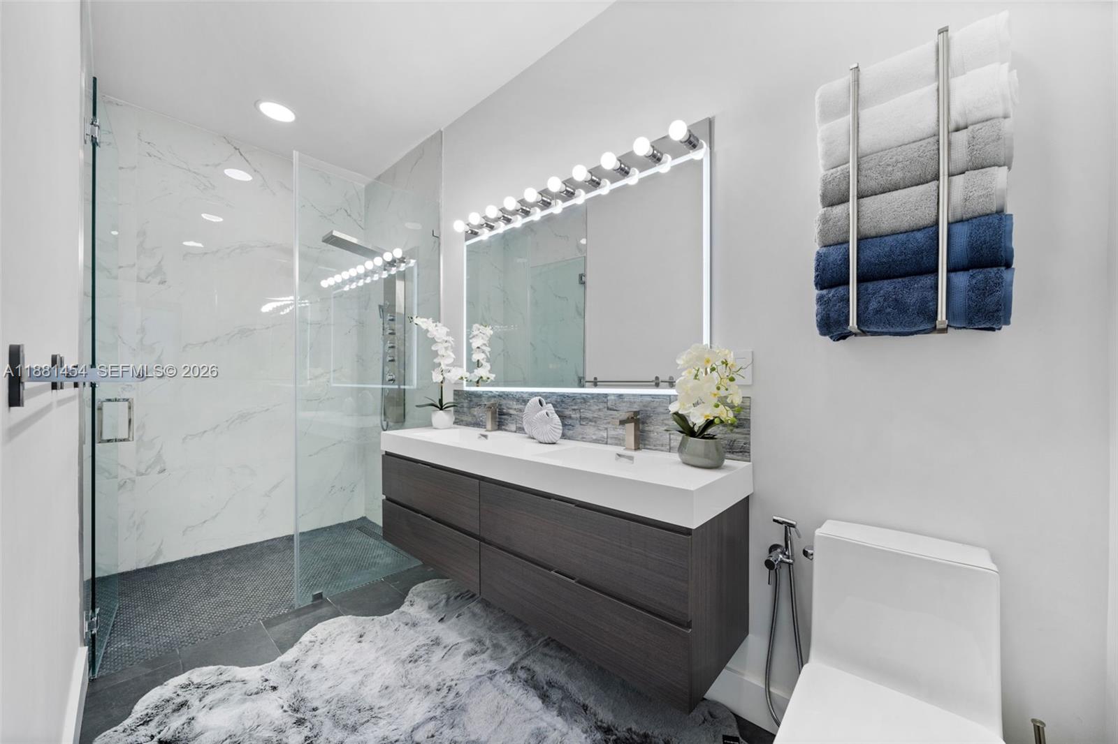 HOLLYWOOD LAKES SECTION - Residential