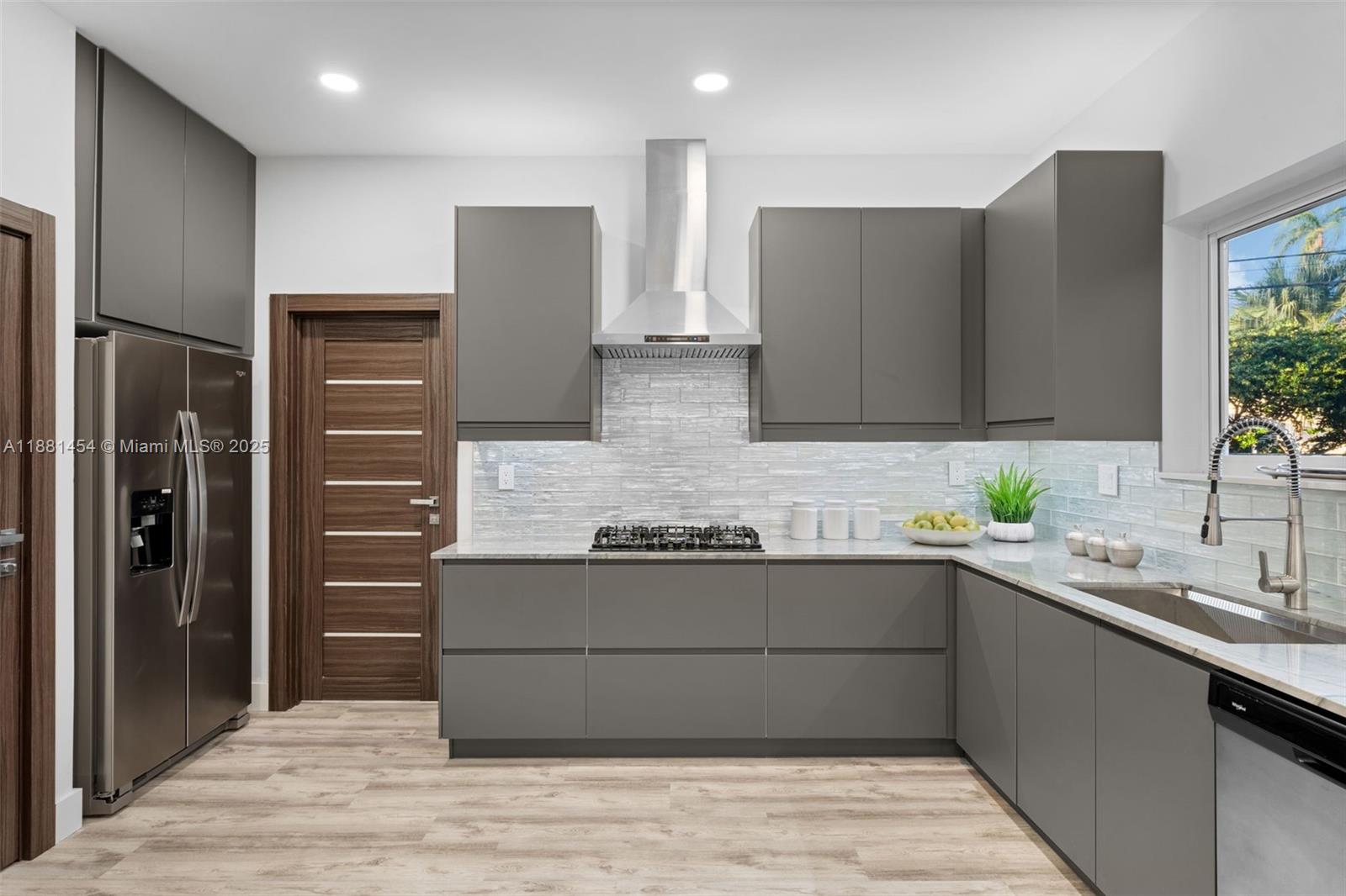 HOLLYWOOD LAKES SECTION - Residential