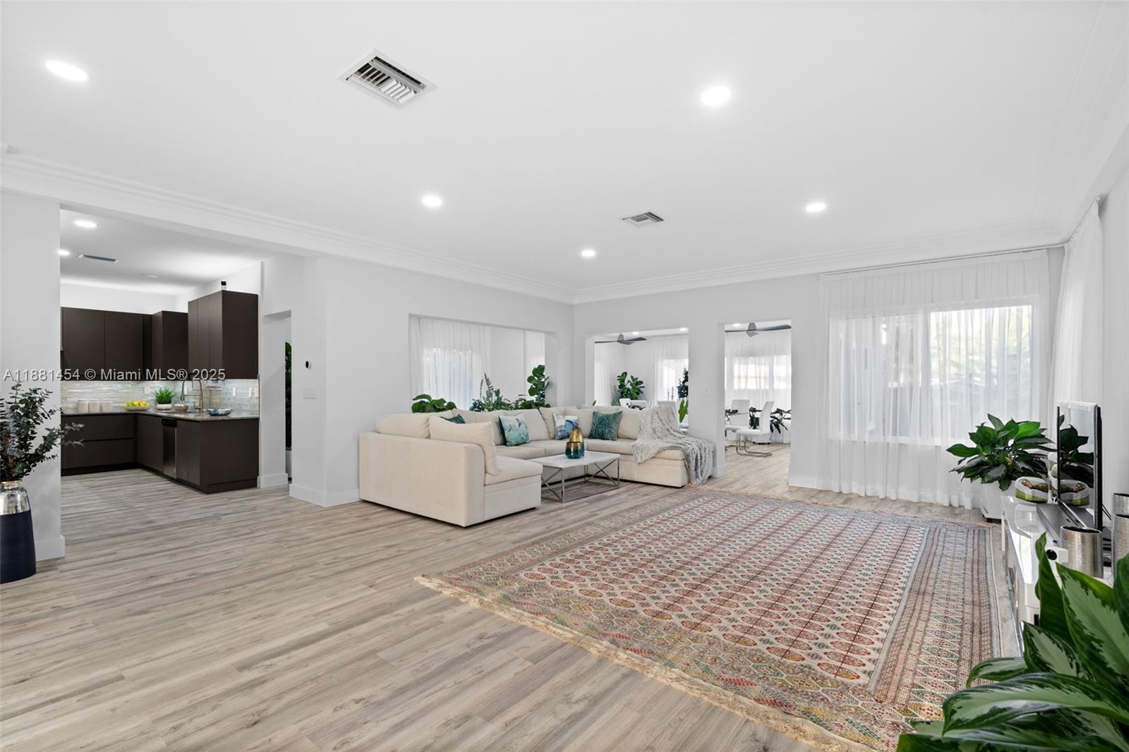 HOLLYWOOD LAKES SECTION - Residential