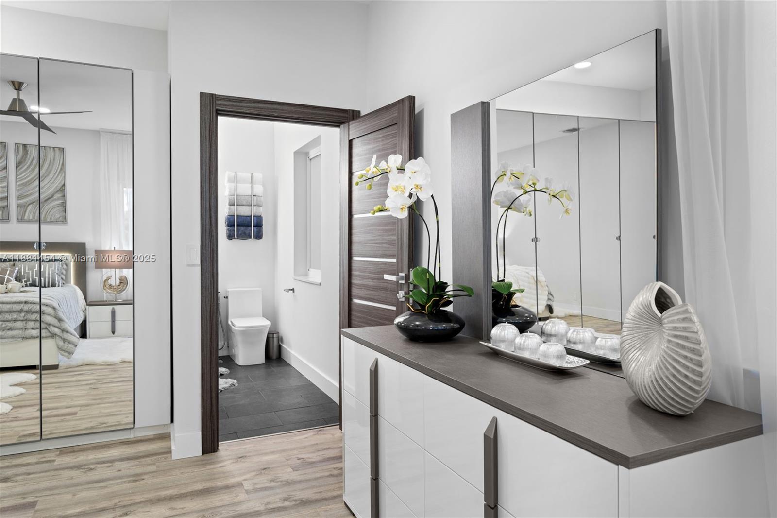 HOLLYWOOD LAKES SECTION - Residential