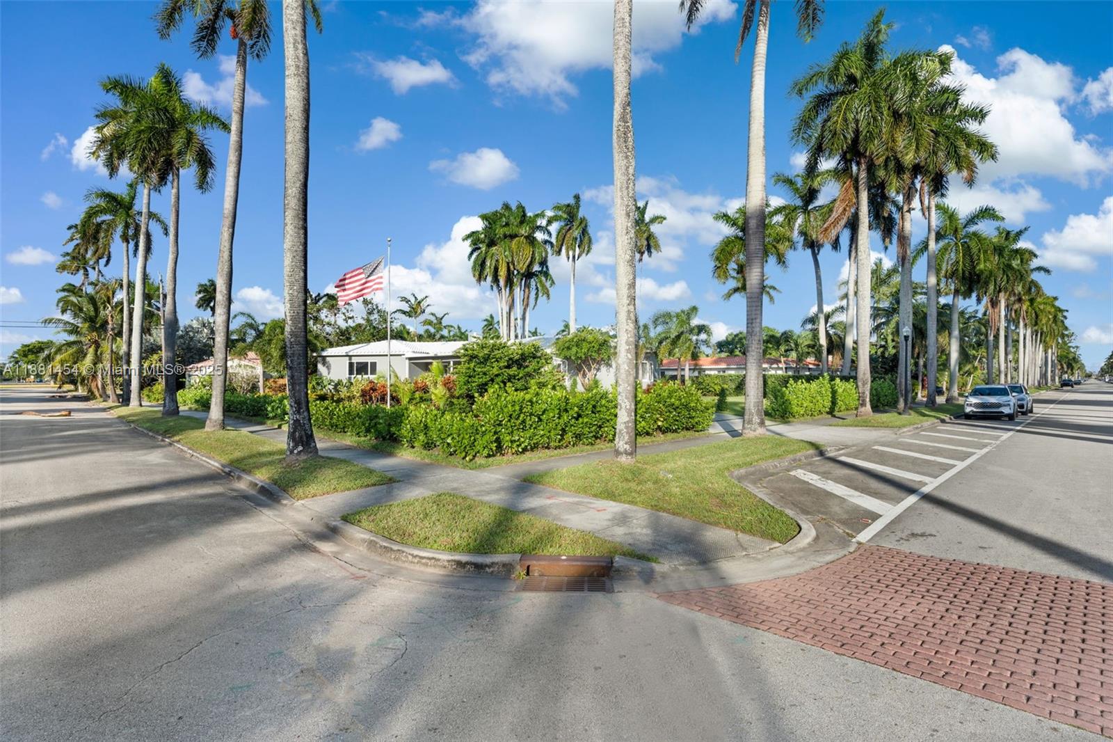 HOLLYWOOD LAKES SECTION - Residential