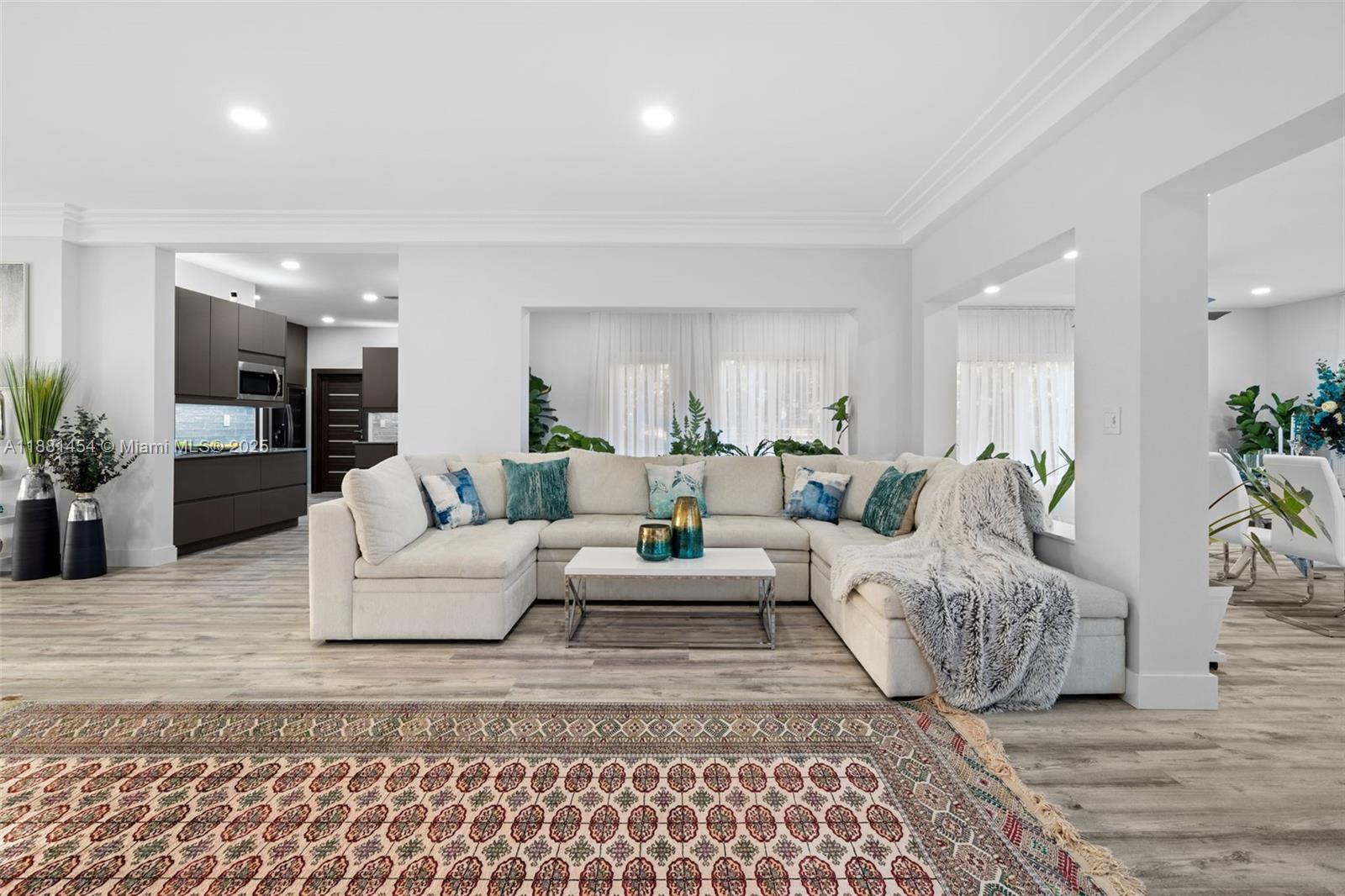 HOLLYWOOD LAKES SECTION - Residential