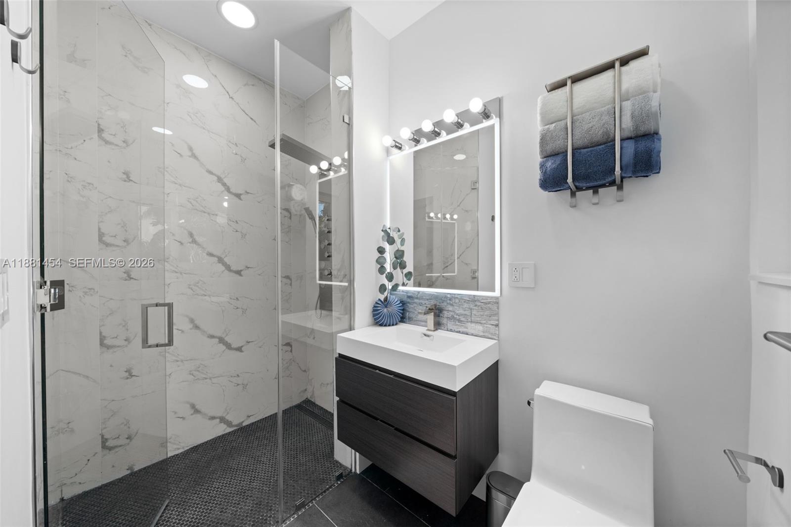 HOLLYWOOD LAKES SECTION - Residential