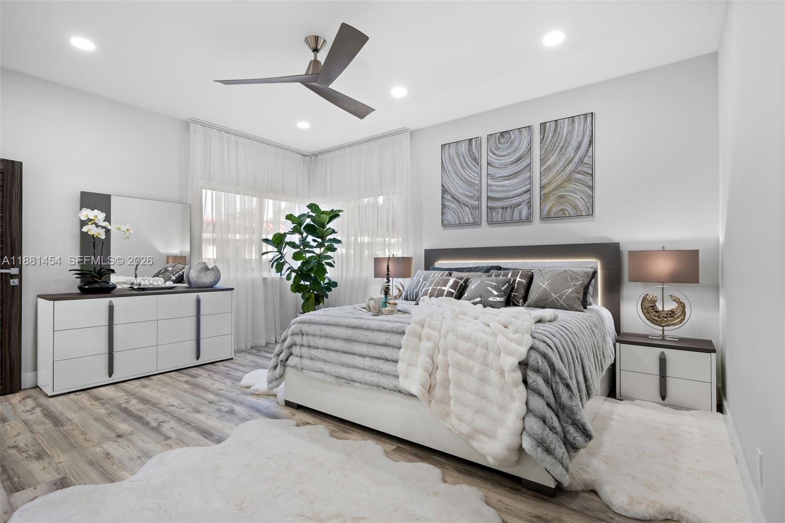 HOLLYWOOD LAKES SECTION - Residential