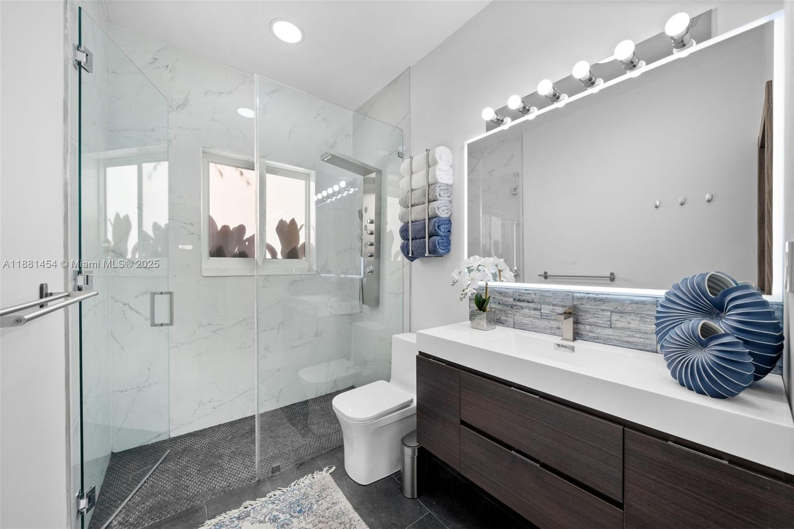 HOLLYWOOD LAKES SECTION - Residential