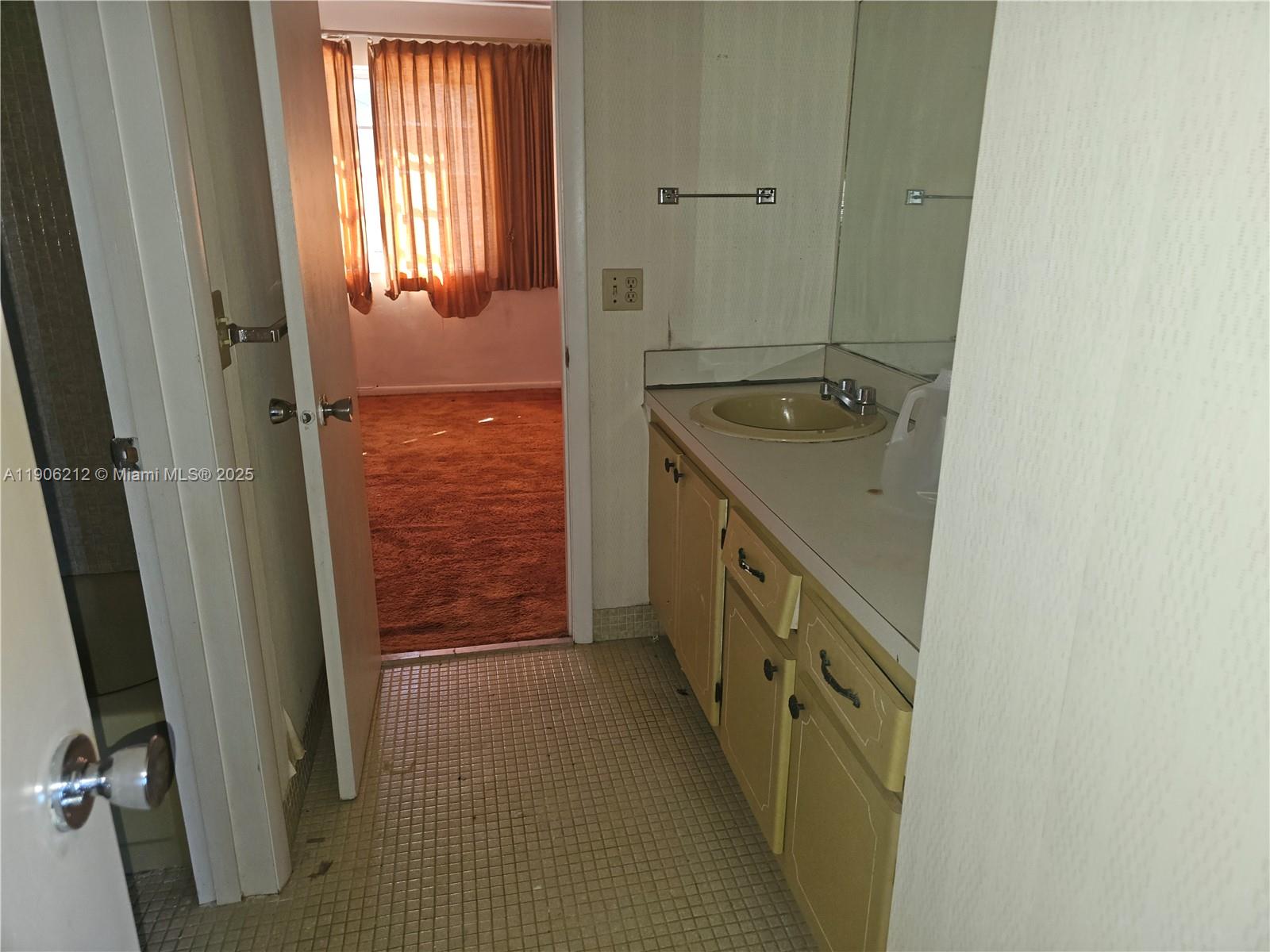 LAKE ROYAL EAST 2ND ADDN - Residential