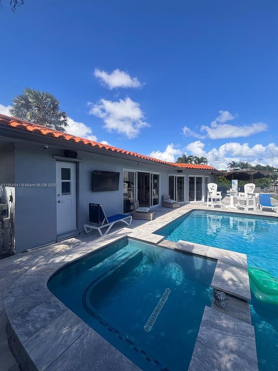 VENETIAN ISLES 3RD SEC - Residential