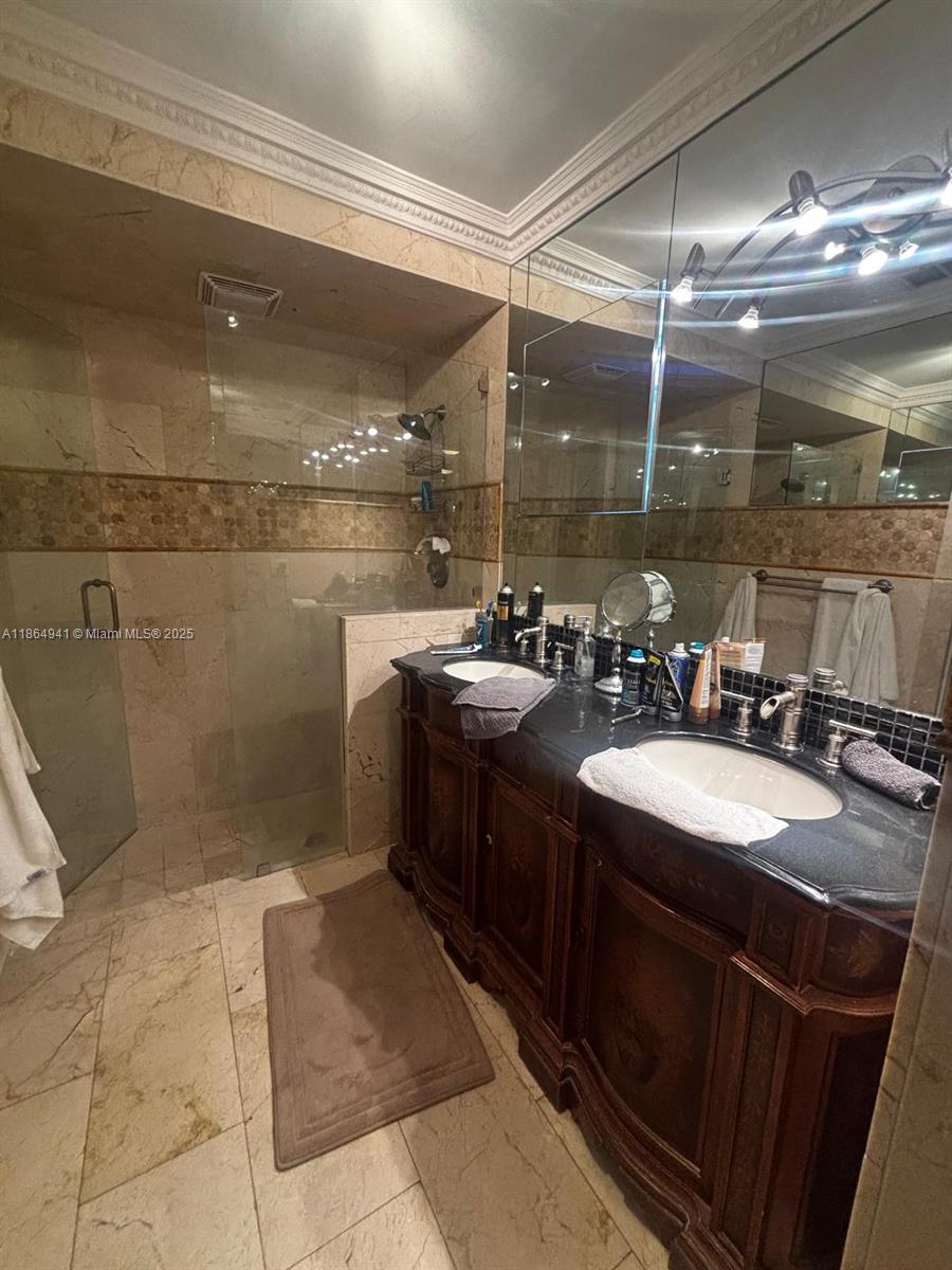 VENETIAN ISLES 3RD SEC - Residential