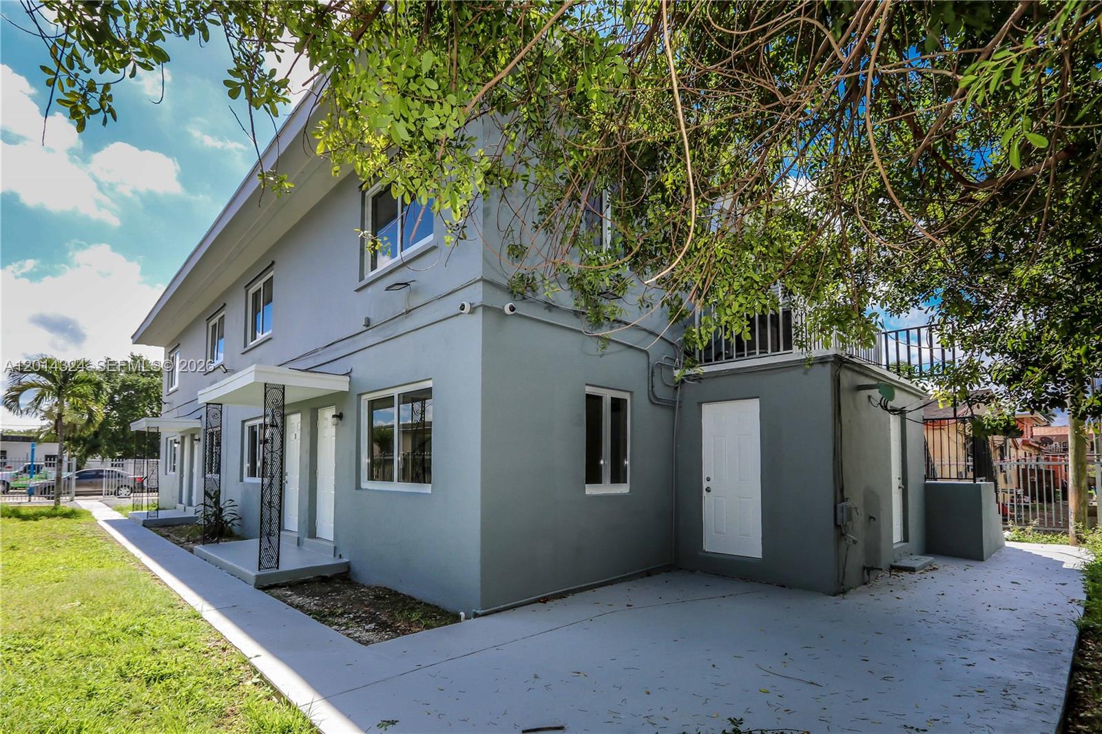 CORAL BAY MANOR - Residential Income