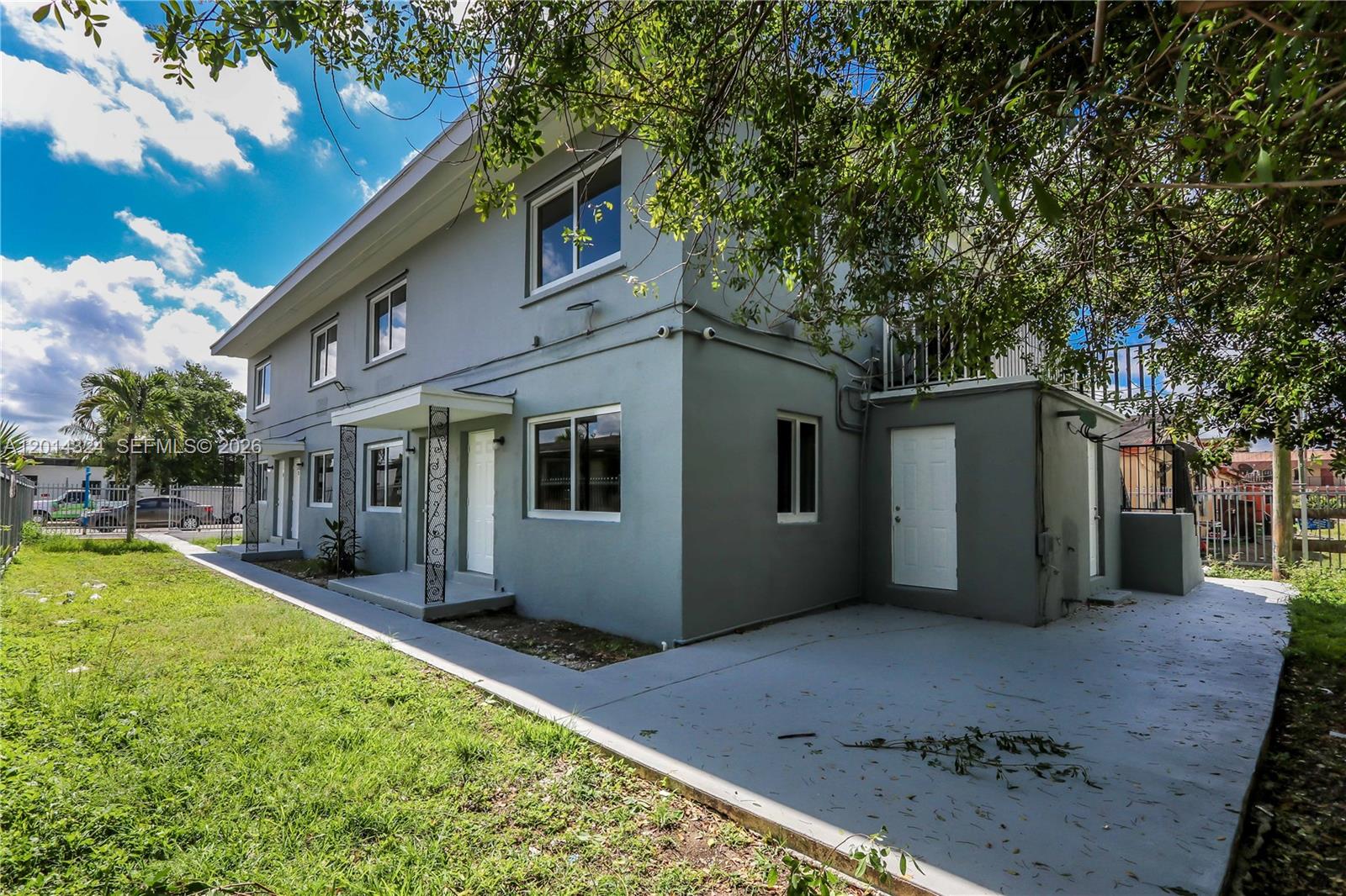 CORAL BAY MANOR - Residential Income