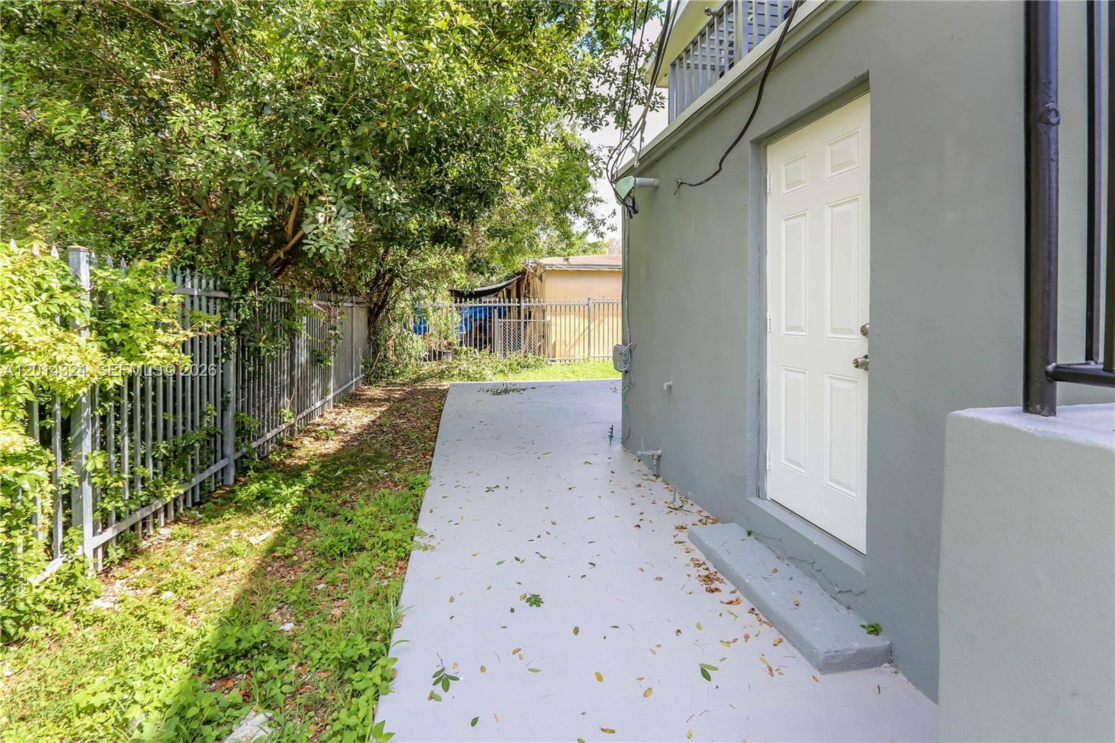 CORAL BAY MANOR - Residential Income