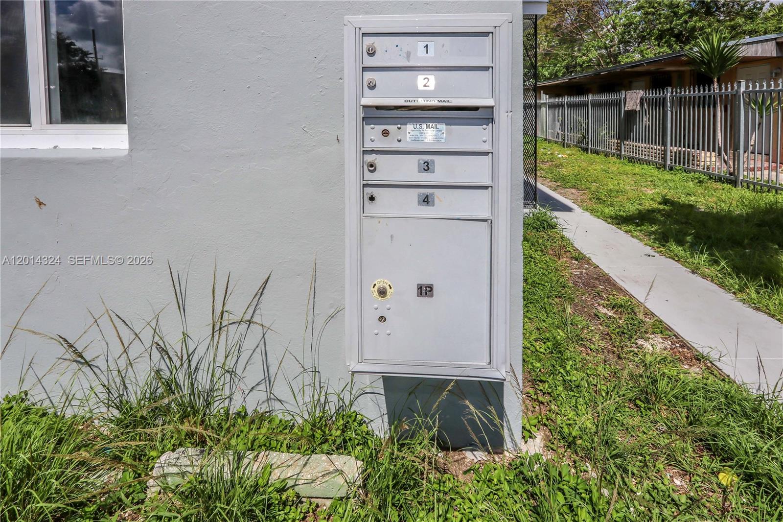 CORAL BAY MANOR - Residential Income