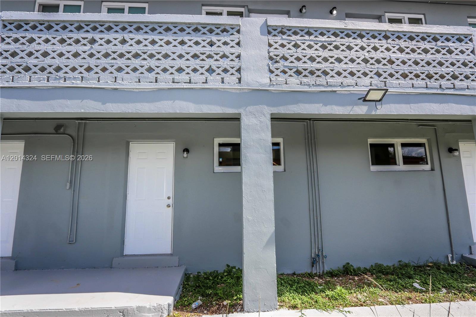 CORAL BAY MANOR - Residential Income