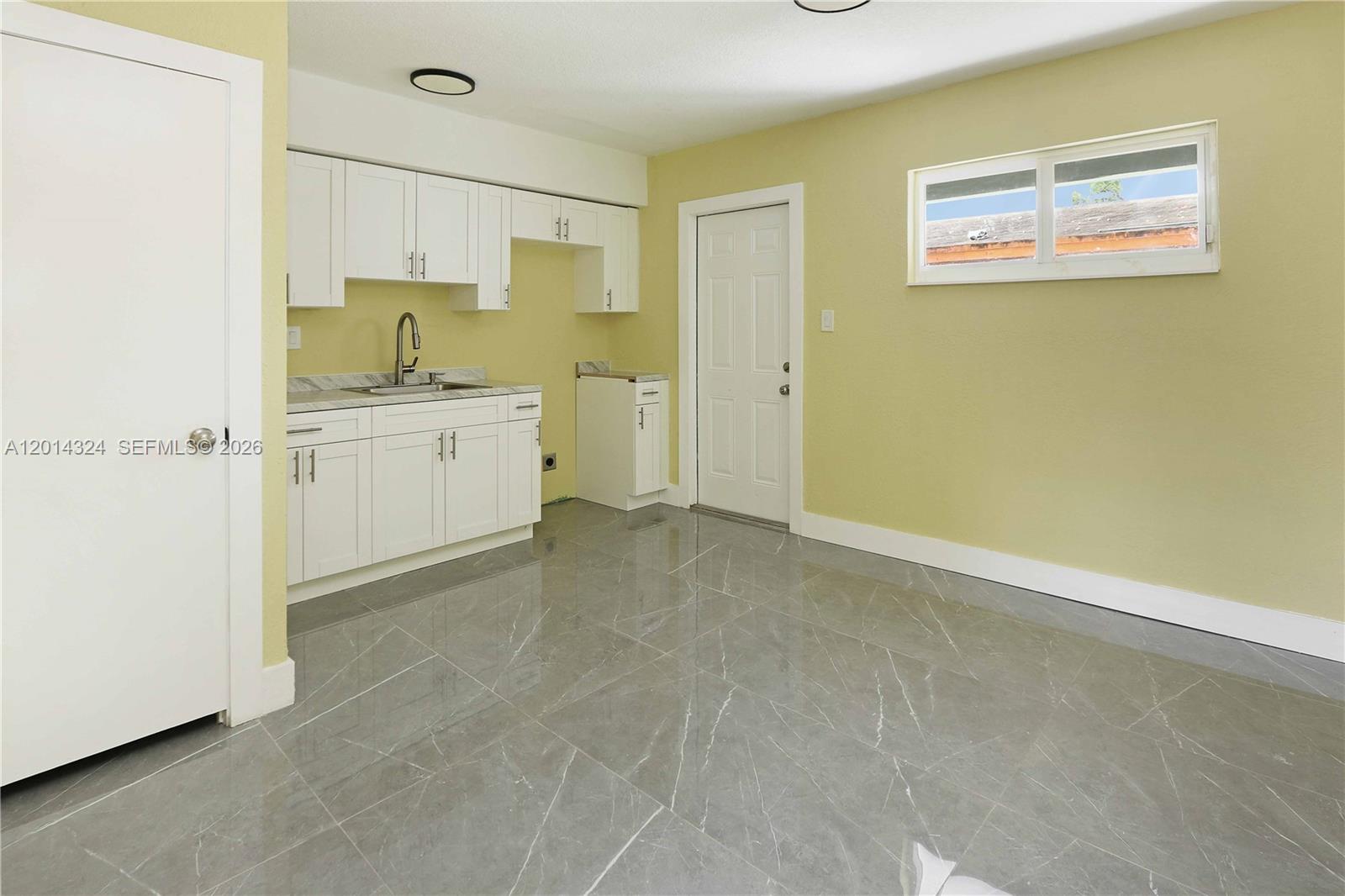 CORAL BAY MANOR - Residential Income