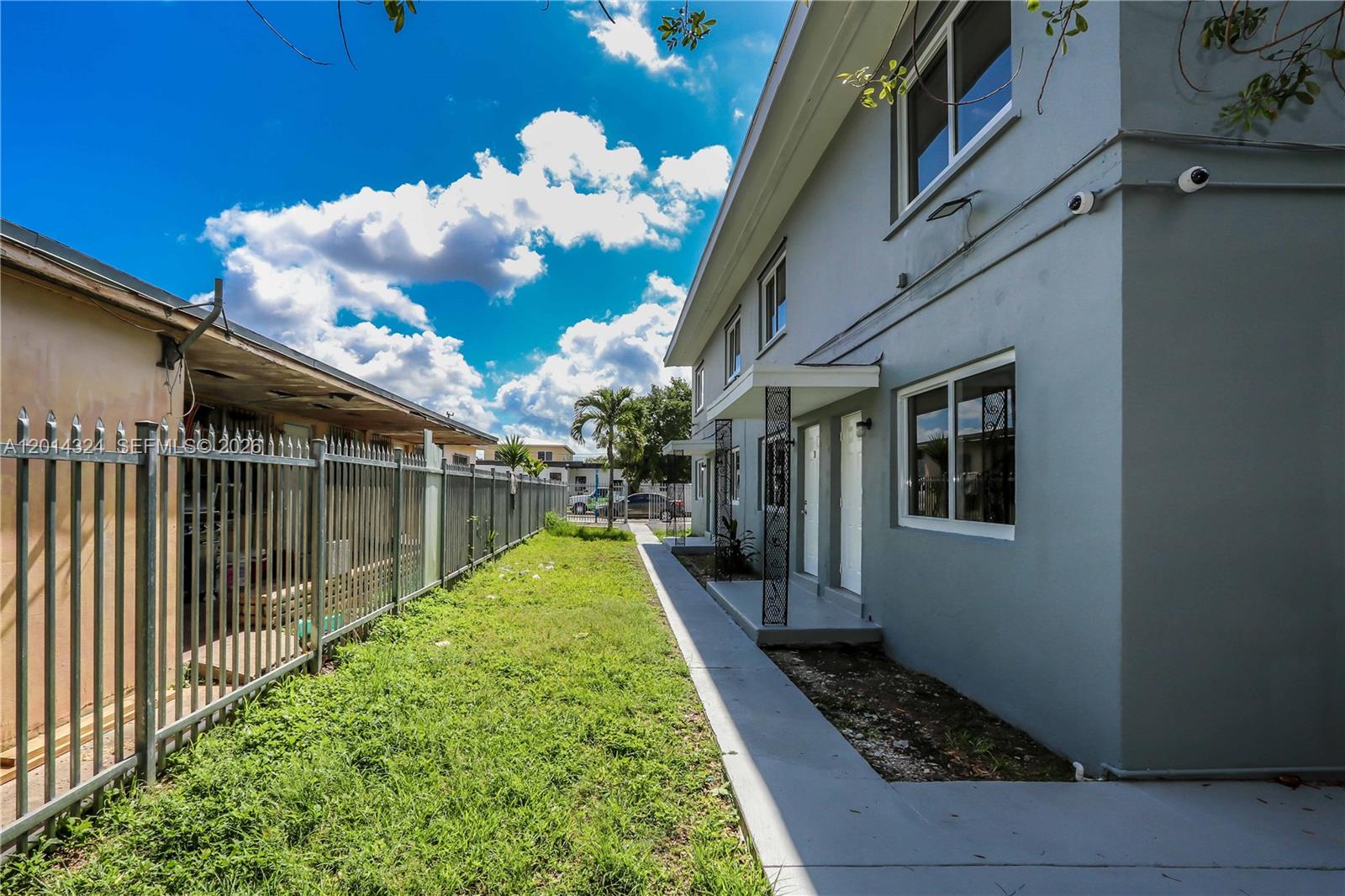 CORAL BAY MANOR - Residential Income