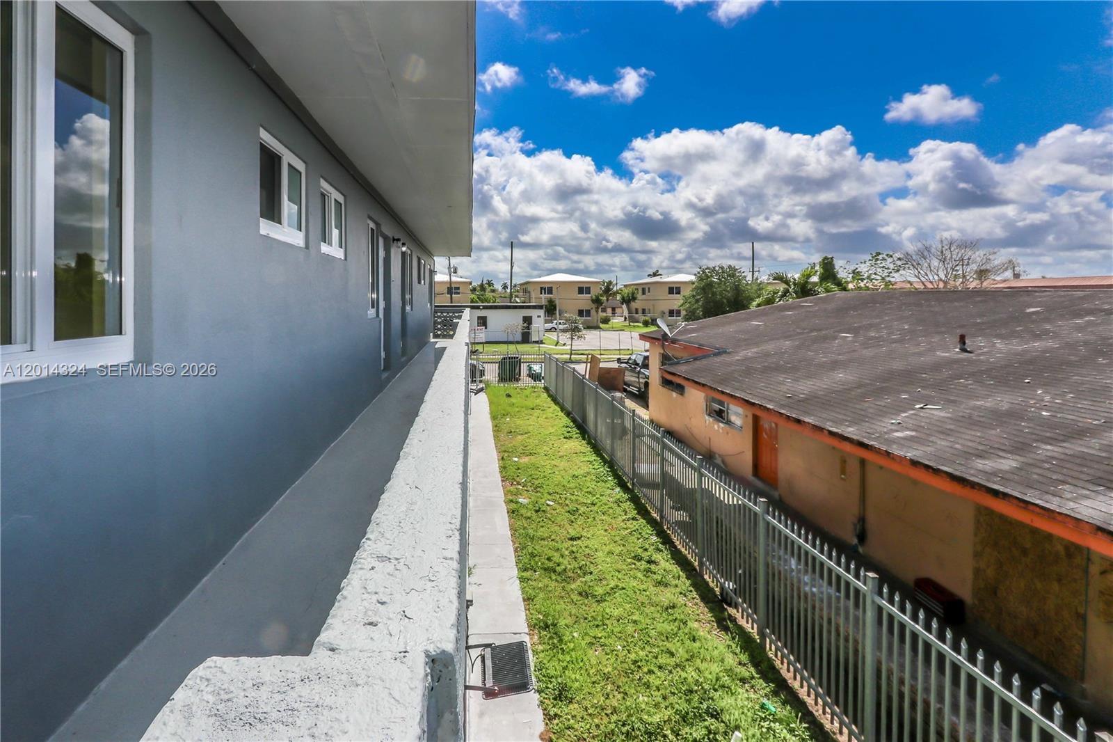 CORAL BAY MANOR - Residential Income