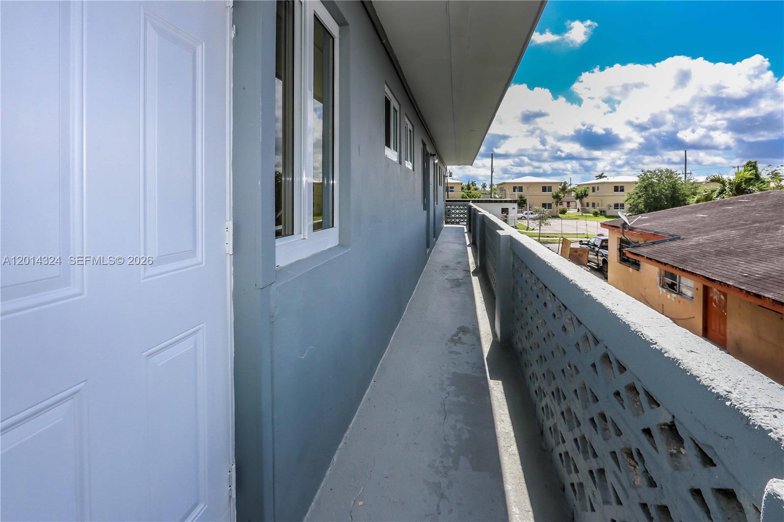 CORAL BAY MANOR - Residential Income